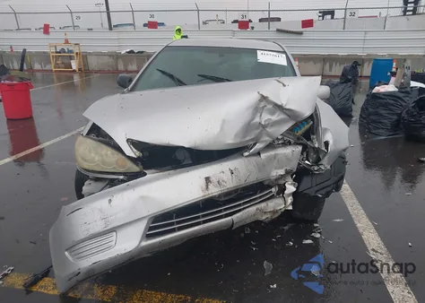 2006 Toyota Camry Le z USA, uszkodzony, nr VIN 4T1BE32K56U139502